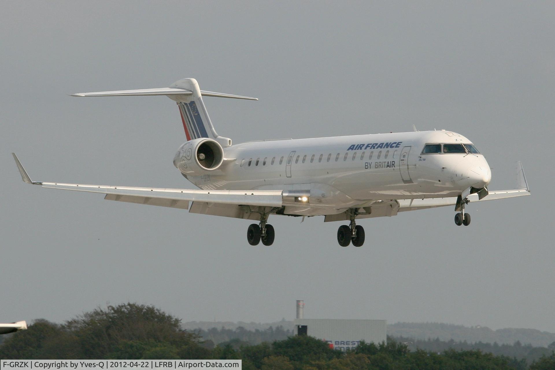 F-GRZK, 2005 Canadair CRJ-702 (CL-600-2C10) Regional Jet C/N 10198, Canadair Regional Jet CRJ-702, On final Rwy 25L, Brest-Bretagne Airport (LFRB-BES)