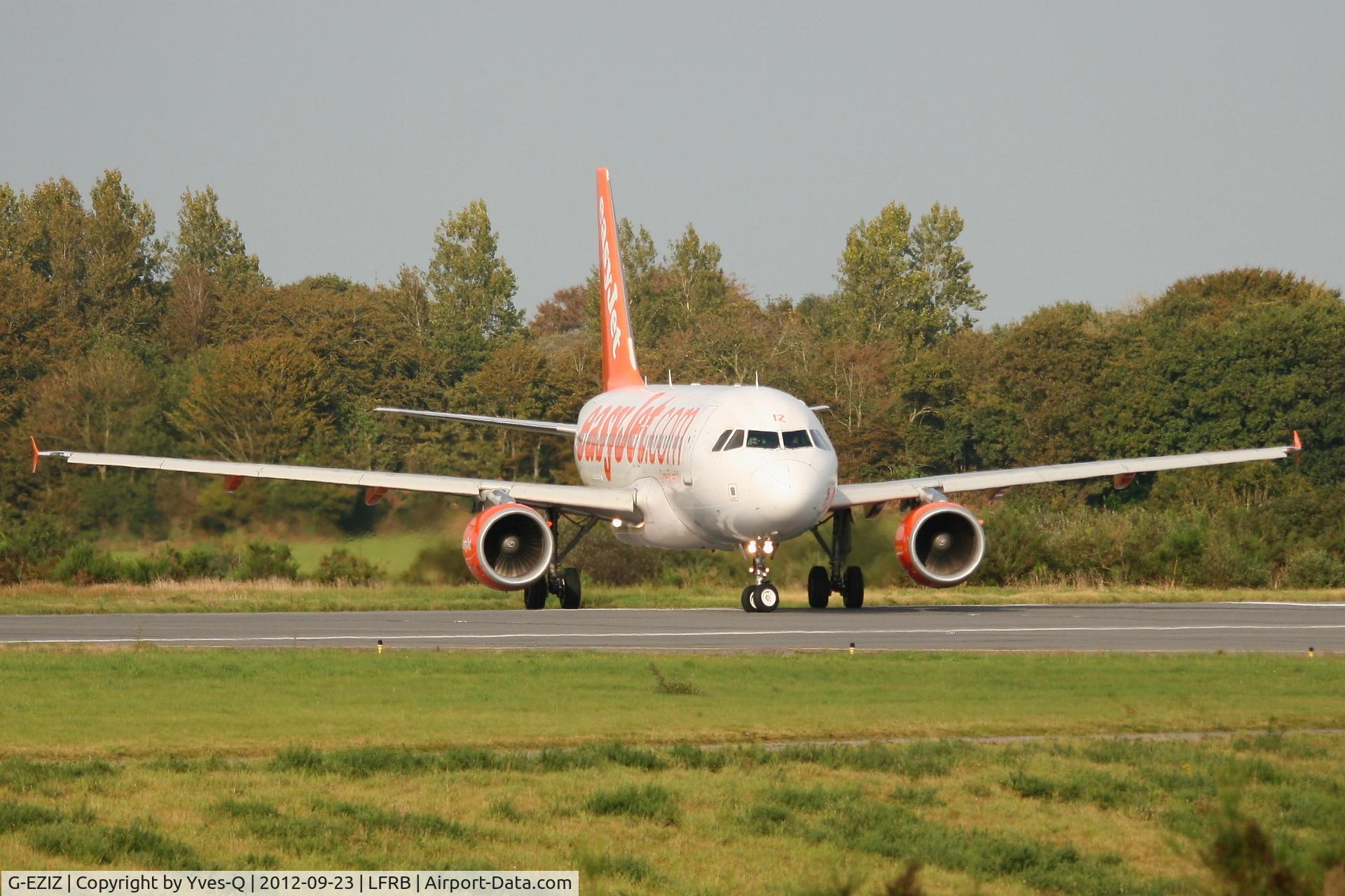 G-EZIZ, 2005 Airbus A319-111 C/N 2646, Airbus A319-111, Lining up prior take off Rwy 25L, Brest-Bretagne Airport (LFRB-BES)
