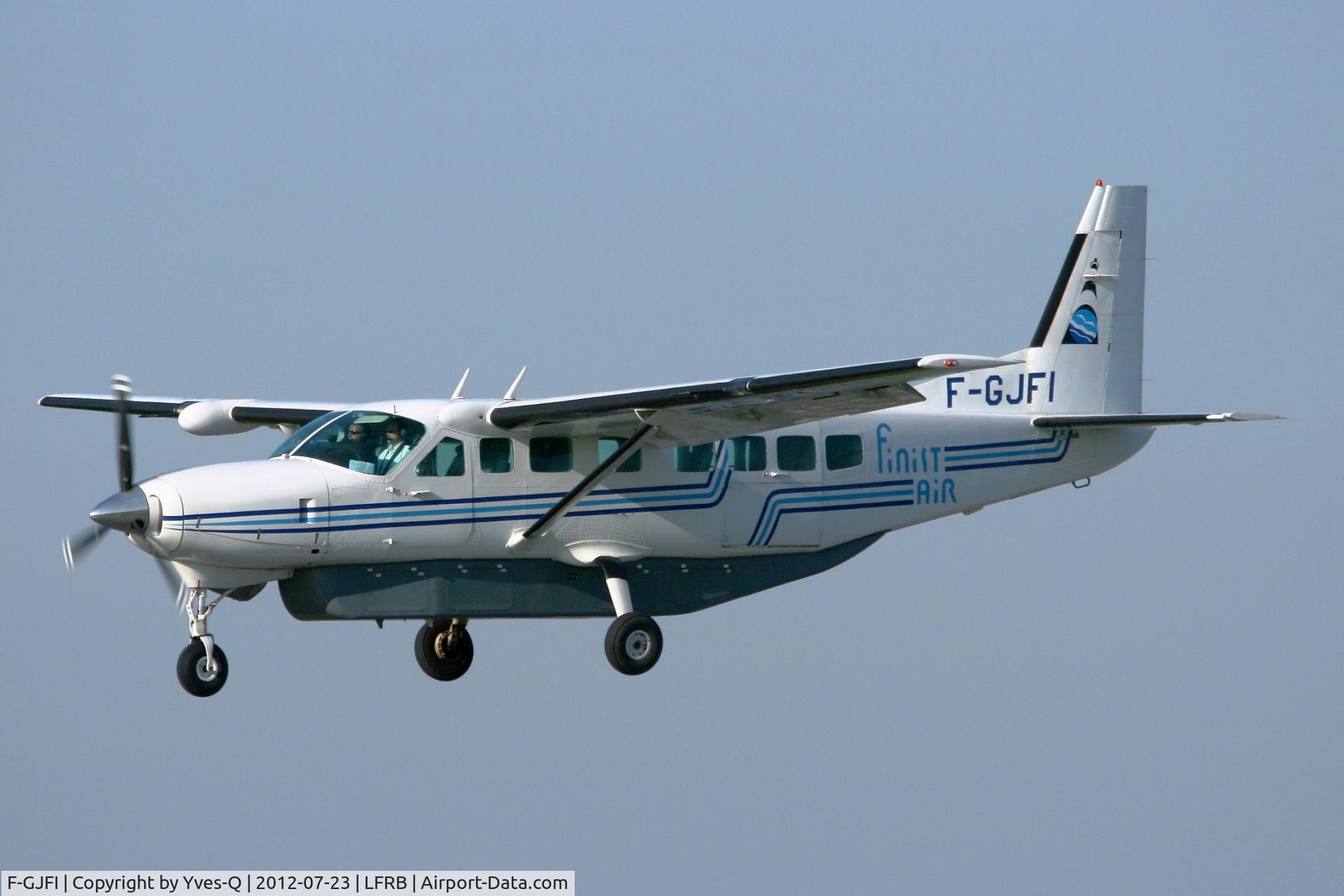 F-GJFI, 1990 Cessna 208B Grand Caravan C/N 208B-0230, Cessna 208B Grand Caravan, Short Approach Rwy 25L, Brest-Bretagne Airport (LFRB-BES)