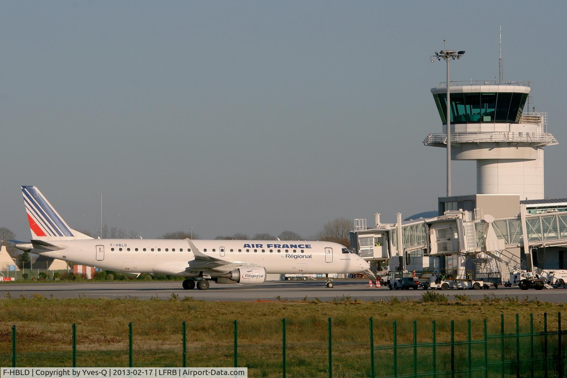 F-HBLD, 2007 Embraer 190LR (ERJ-190-100LR) C/N 19000113, Embraer ERJ-190-100LR, Boarding area, Brest-Bretagne Airport (LFRB-BES)