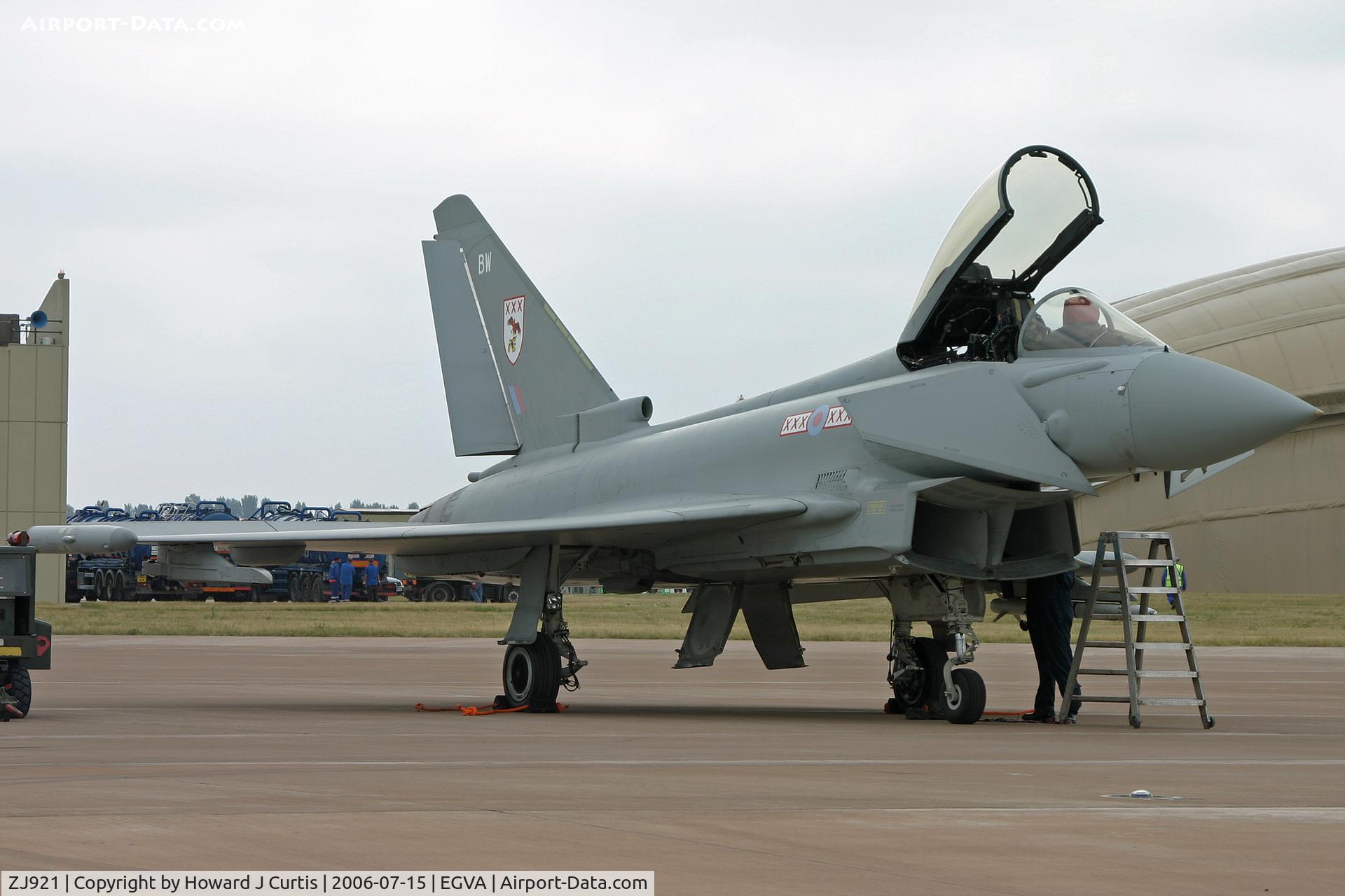 ZJ921, 2005 Eurofighter EF-2000 Typhoon F2 C/N 0069/BS012, RIAT 2006 flight line. BW/29(R) Squadron RAF.