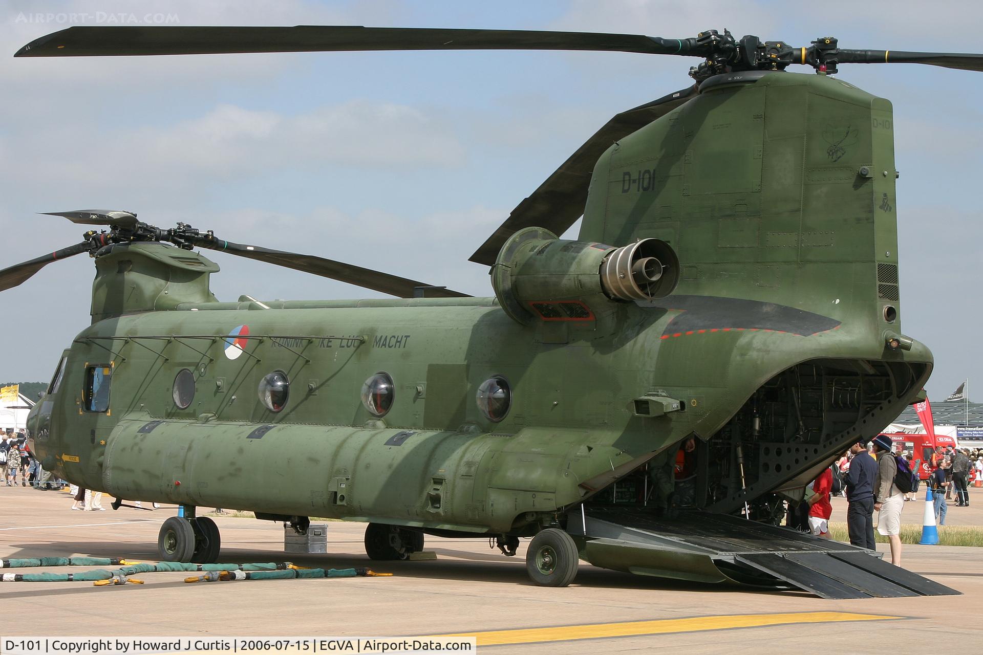 D-101, Boeing CH-47D Chinook C/N M.4101, RIAT 2006; on static display. KLu.