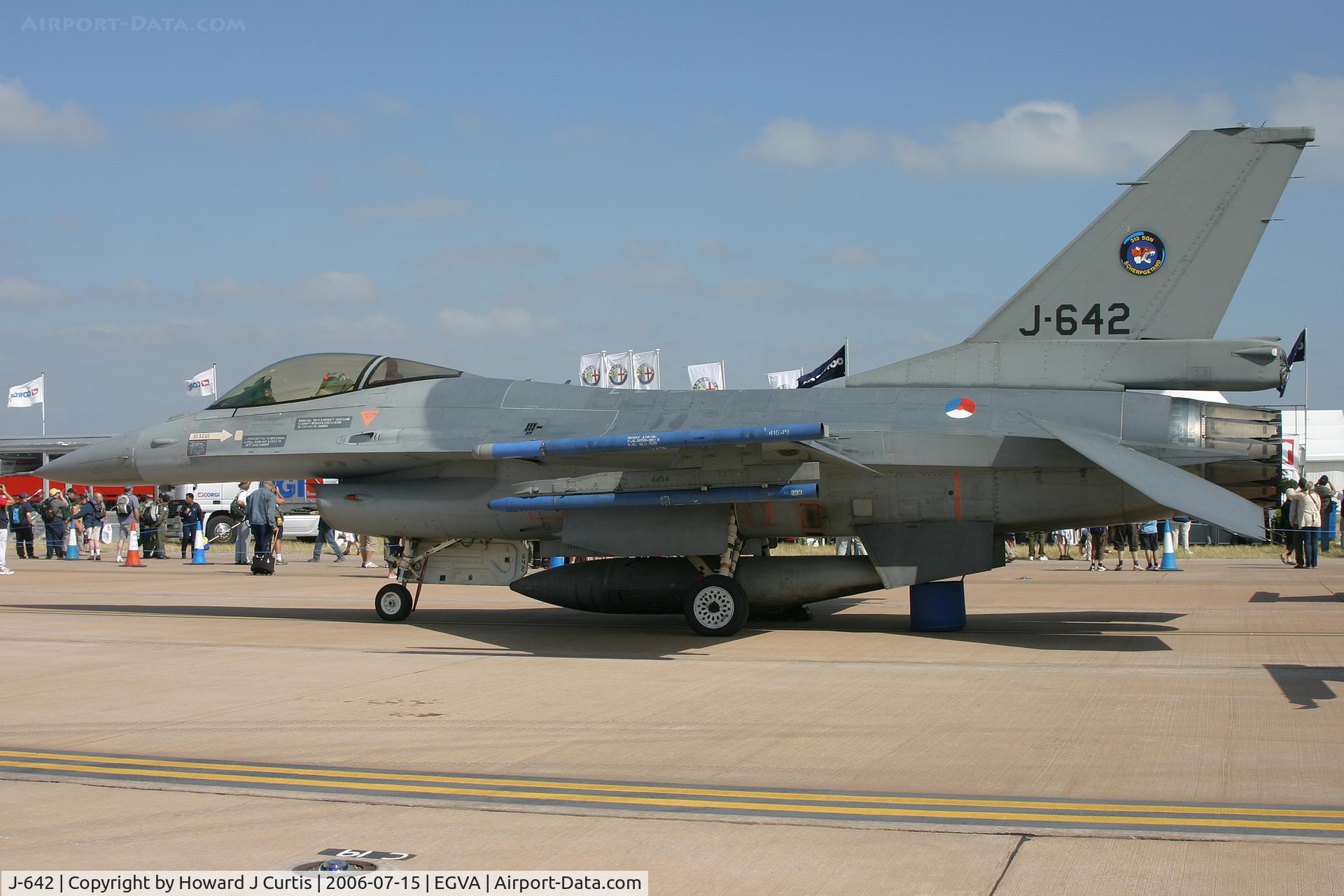 J-642, Fokker F-16AM Fighting Falcon C/N 6D-74, RIAT 2006; on static display. KLu/313 Sqn badge on tail but actually a 311 Sqn machine!