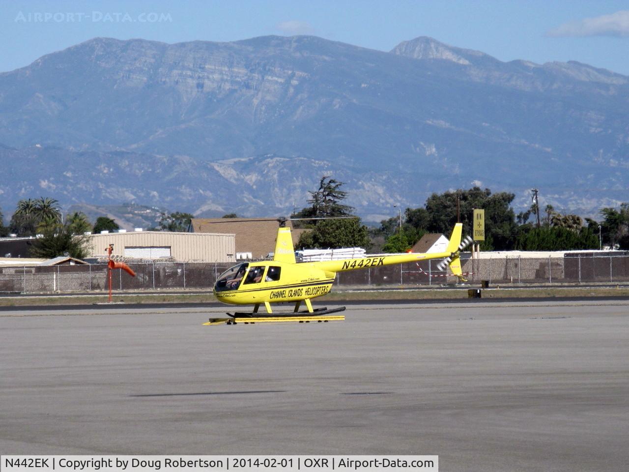 N442EK, 2002 Robinson R44 Clipper C/N 1146, 2002 Robinson R44 CLIPPER, Lycoming O-540-F1B5 260 Hp derated to 225 Hp for 5 minutes, 205 Hp continuous, pop-out floats, of Channel Islands Helicopter Tours based OXR, just landed on mobile platform after scenic tour