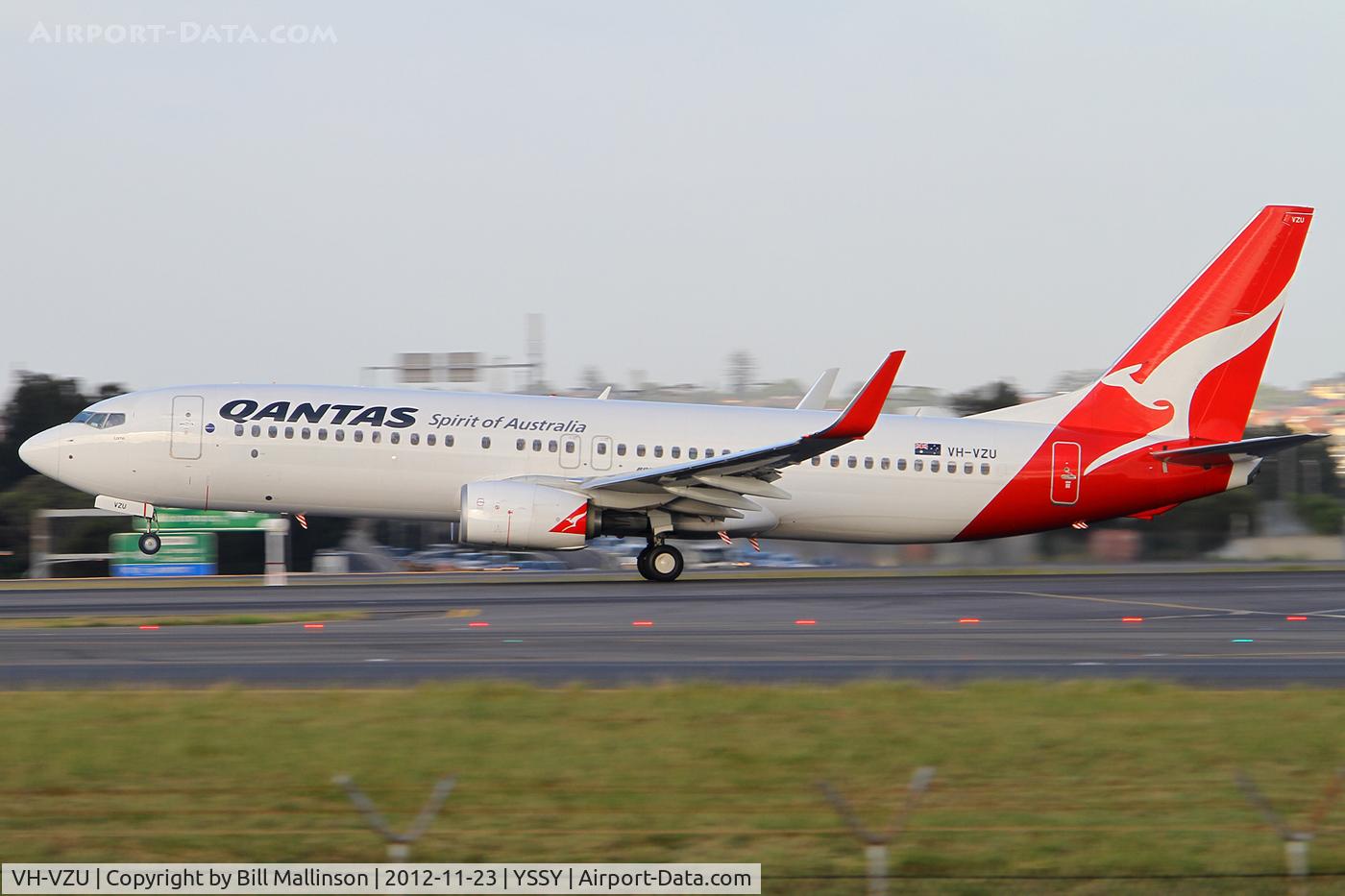 VH-VZU, 2011 Boeing 737-838 C/N 34187, away off 16R
