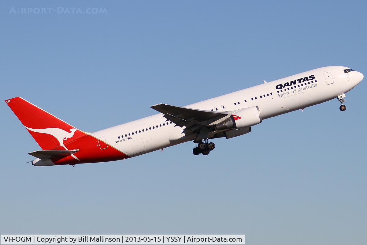 VH-OGM, 1992 Boeing 767-338 C/N 25575, AWAY OFF 34L