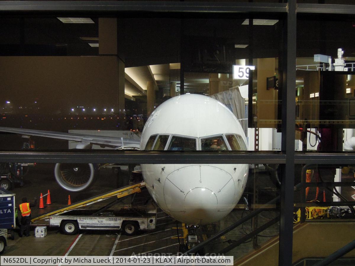 N652DL, 1989 Boeing 757-232 C/N 24392, At LAX