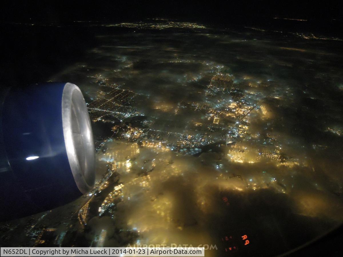N652DL, 1989 Boeing 757-232 C/N 24392, Climbing out of Los Angeles, on the way to MSP