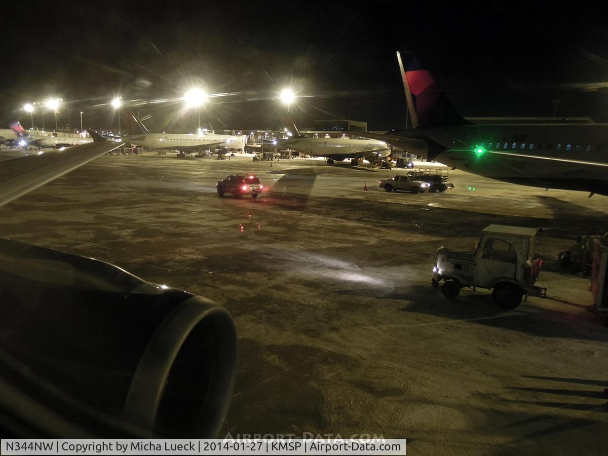 N344NW, 1993 Airbus A320-212 C/N 388, Leaving MSP, bound for LAX