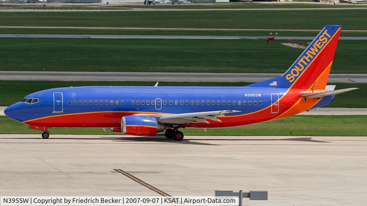 N395SW, 1994 Boeing 737-3H4 C/N 27689, taxying to the active