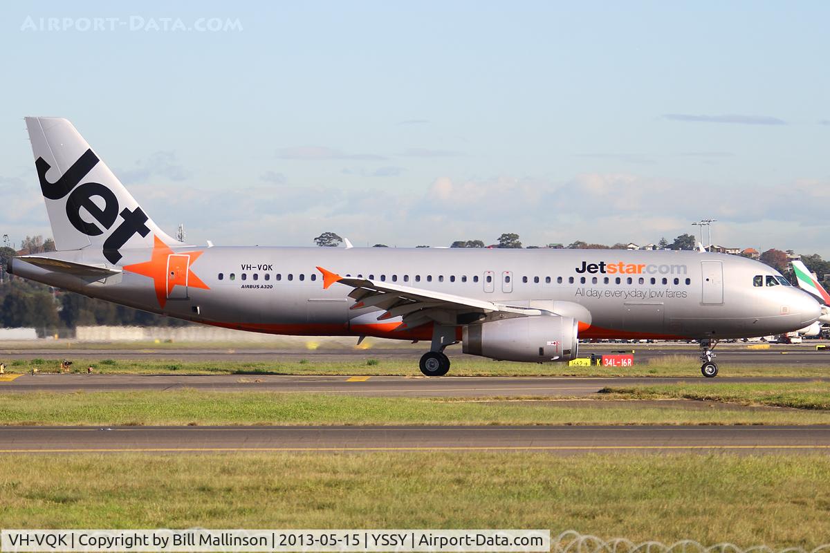 VH-VQK, 2006 Airbus A320-232 C/N 2651, TAXIING