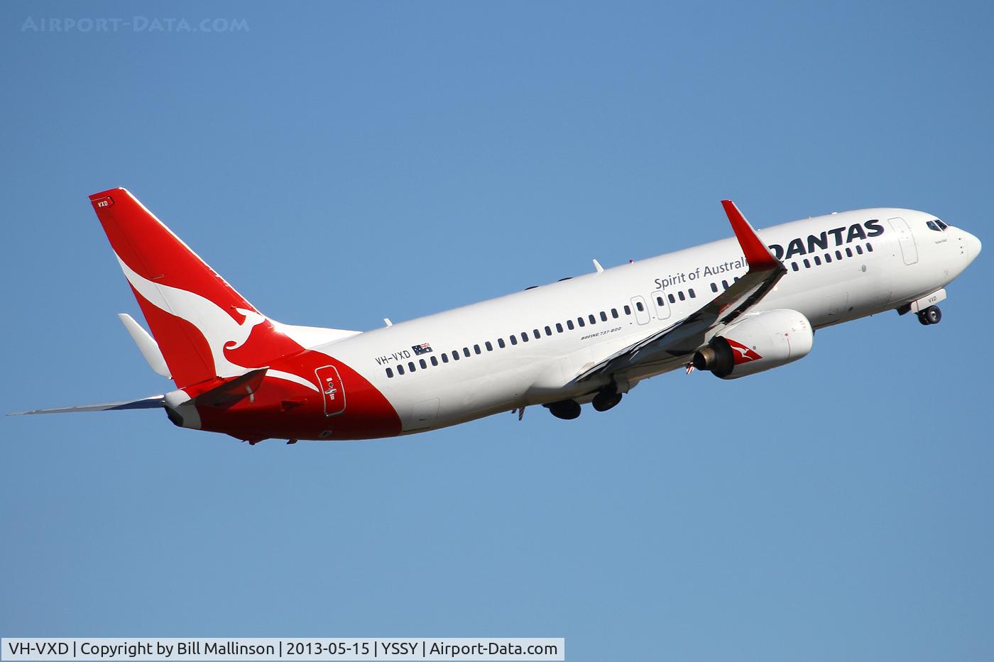 VH-VXD, 2001 Boeing 737-838 C/N 29552, AWAY FROM 16L
