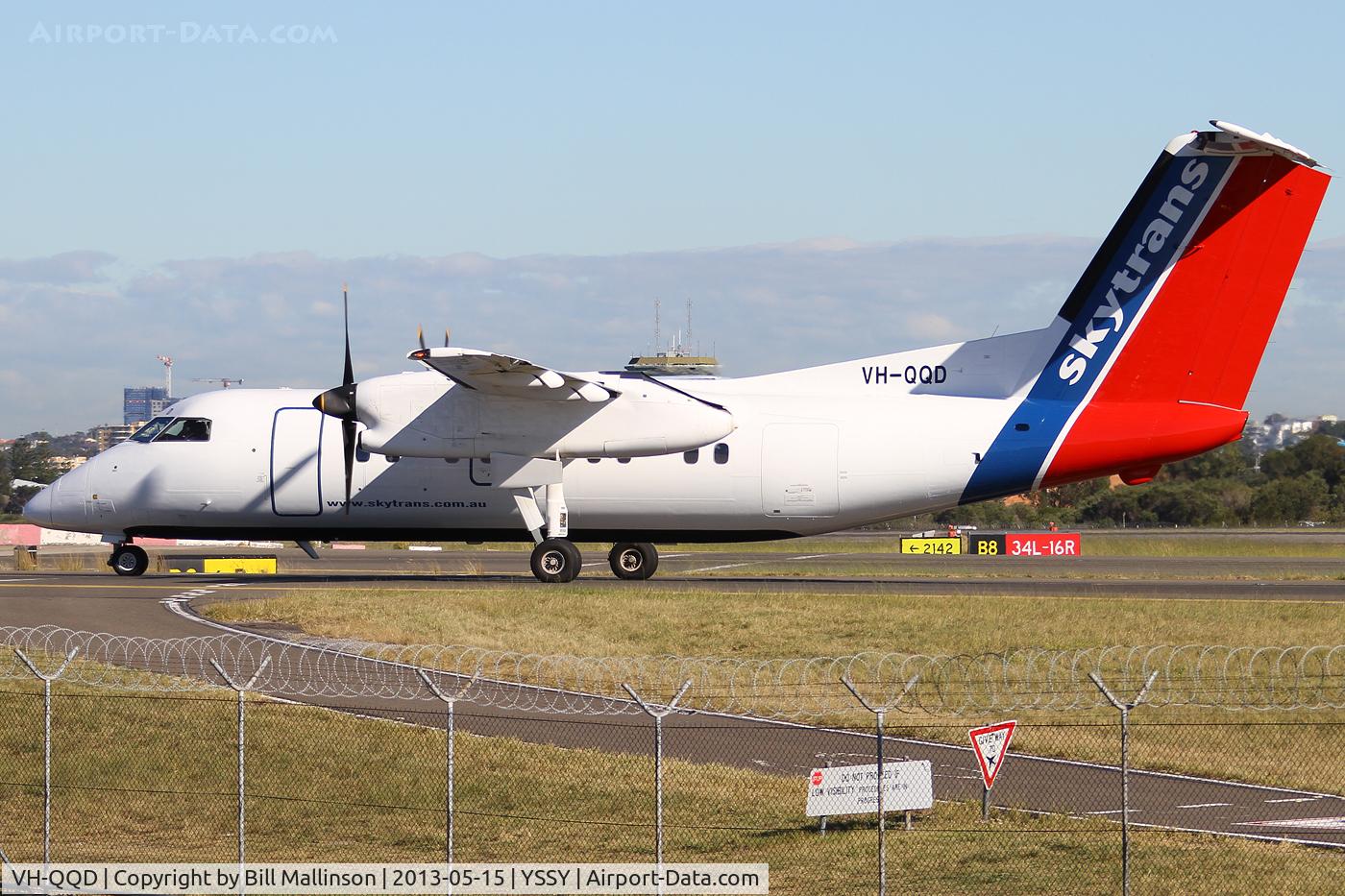 VH-QQD, 1991 De Havilland Canada DHC-8-102 Dash 8 Dash 8 C/N 245, TAXIING