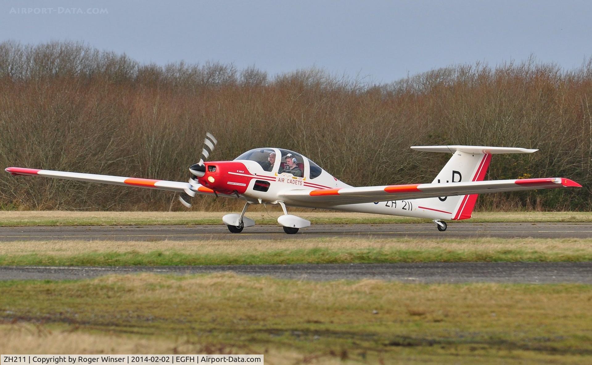ZH211, Grob G-109B Vigilant T1 C/N 6557, Resident Vigilant T.1 motorised glider coded UR operated by 636 VGS.