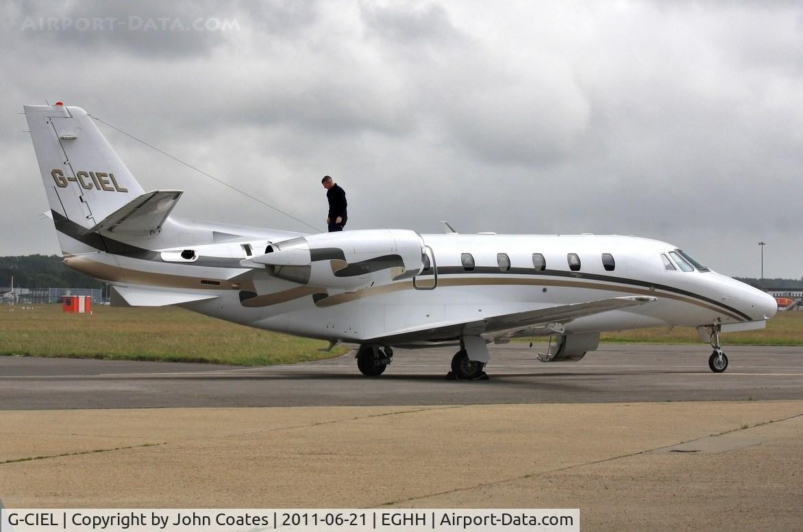 G-CIEL, 2002 Cessna 560XL Citation Excel C/N 560-5247, Receiving attention