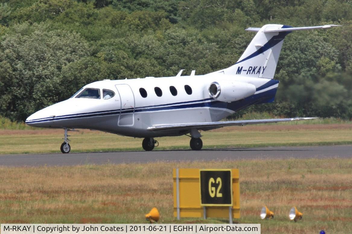 M-RKAY, 2003 Raytheon 390 Premier I C/N RB-88, Rolling on 26