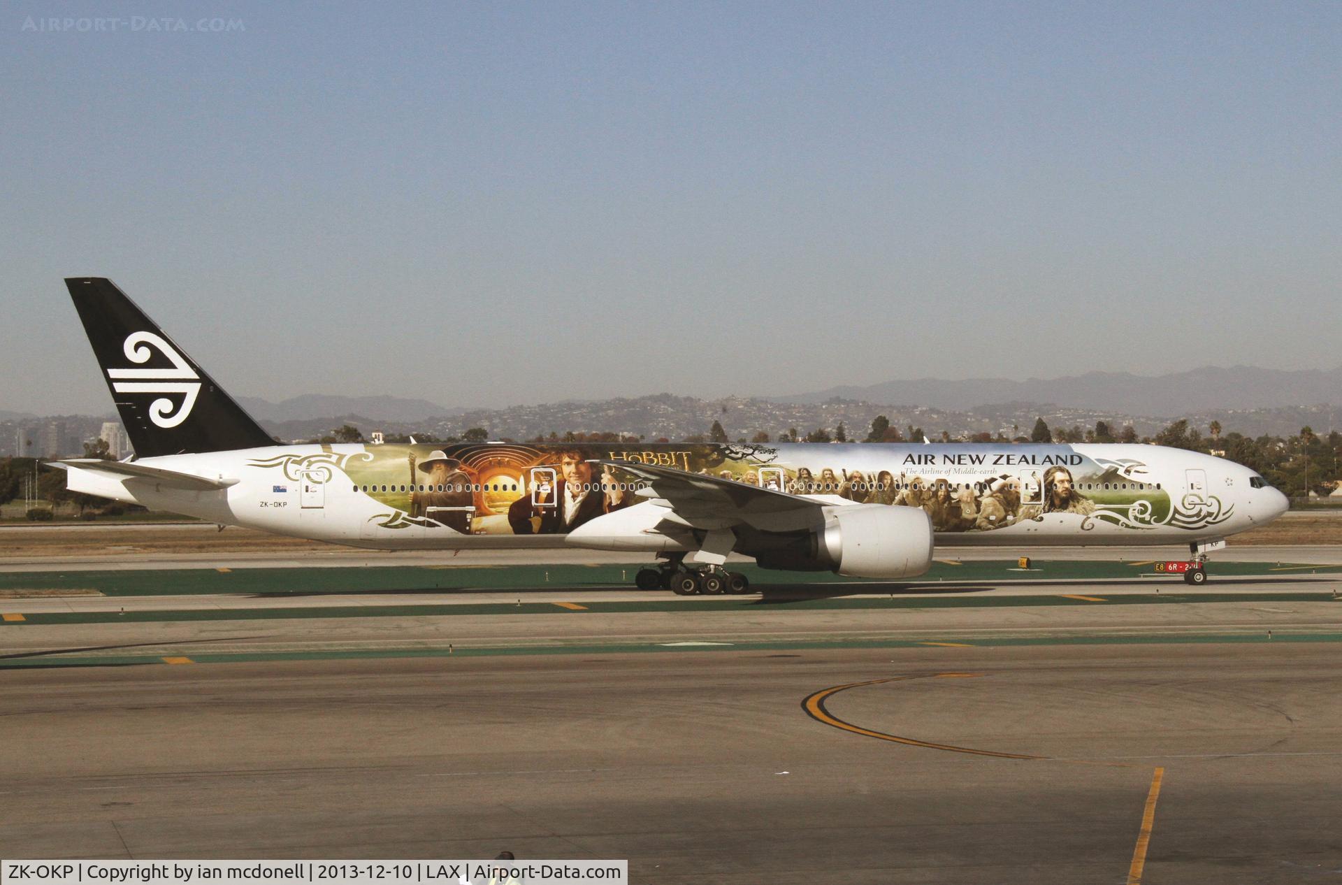 ZK-OKP, 2011 Boeing 777-306/ER C/N 39041, New 777 paint scheme as part of Hobbit series