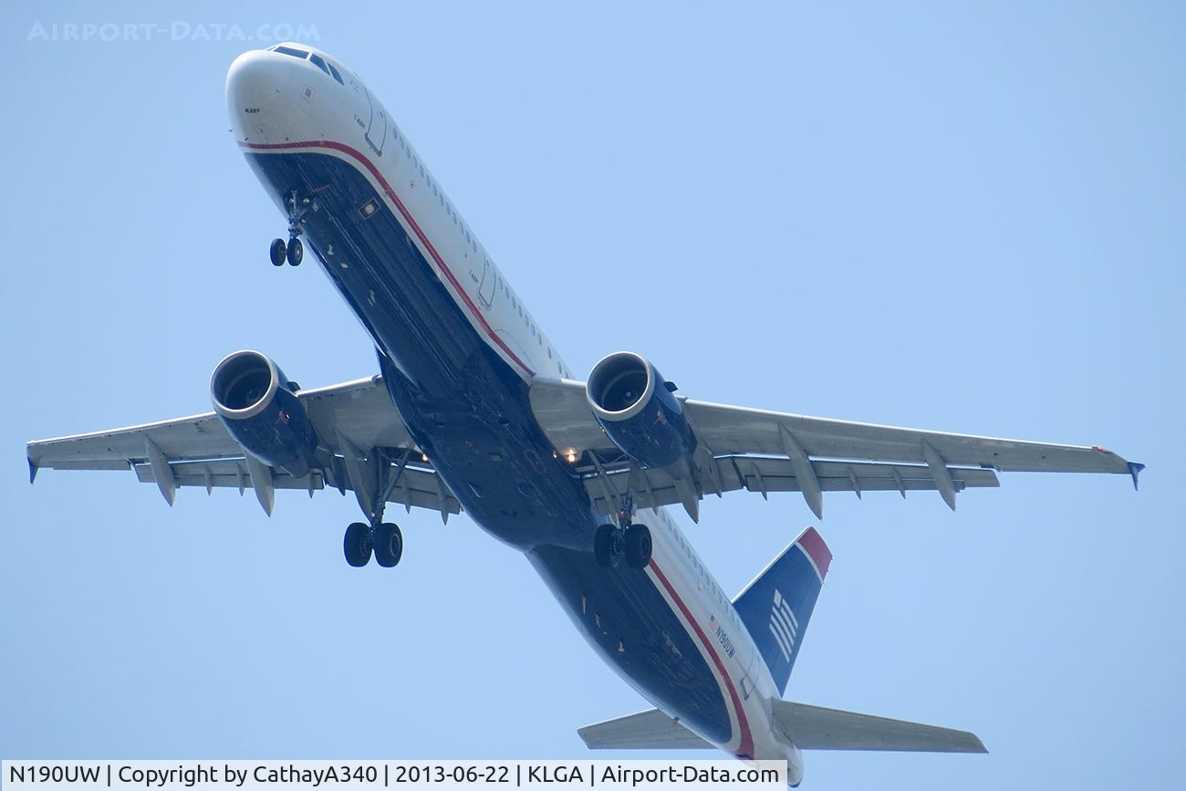 N190UW, 2001 Airbus A321-211 C/N 1436, On Approach to Runway 31