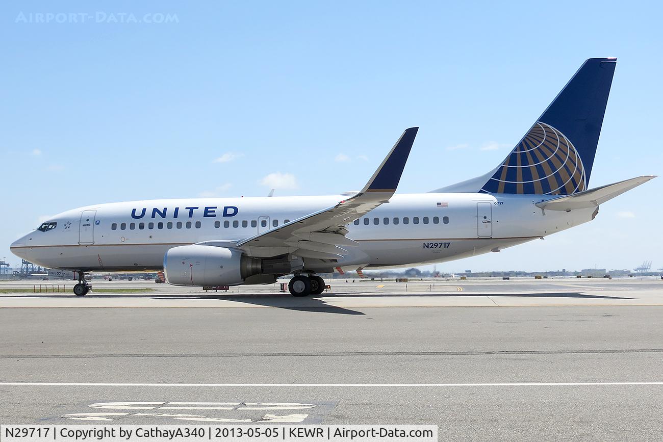 N29717, 1999 Boeing 737-724 C/N 28936, Taxiing to a full length takeoff on Runway 22R