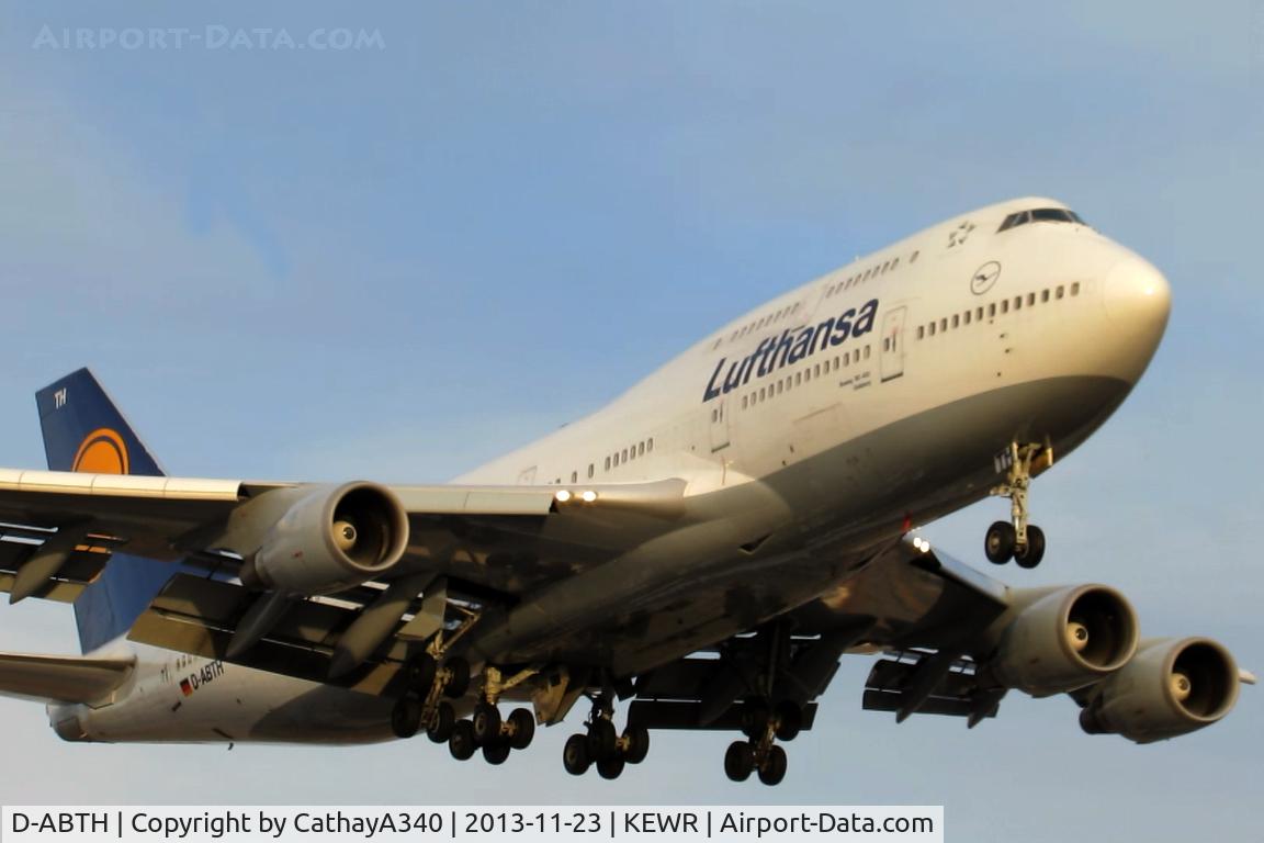 D-ABTH, 1991 Boeing 747-430M C/N 25047, Approaching Runway 22L