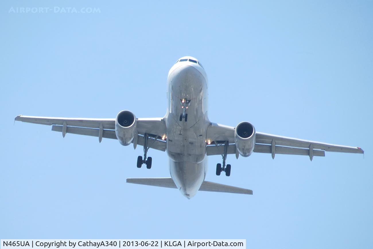 N465UA, 2000 Airbus A320-232 C/N 1341, Approaching Runway 31