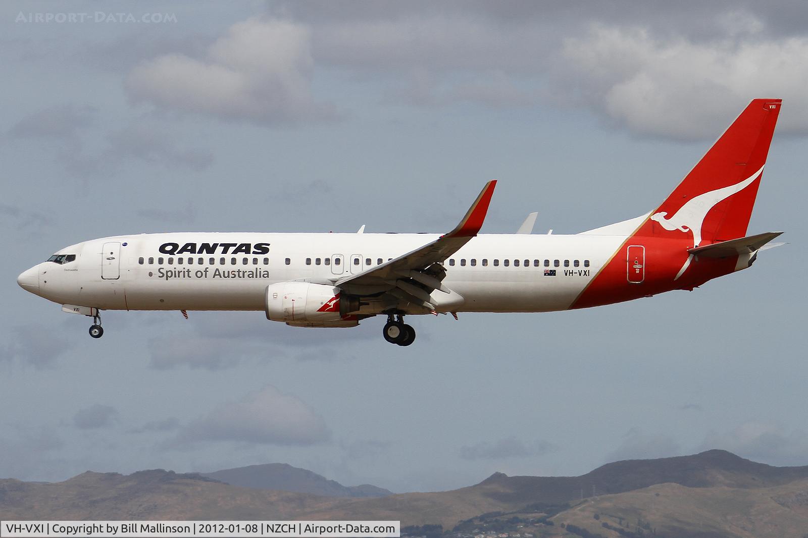 VH-VXI, 2002 Boeing 737-838 C/N 33479, FINALS TO 02