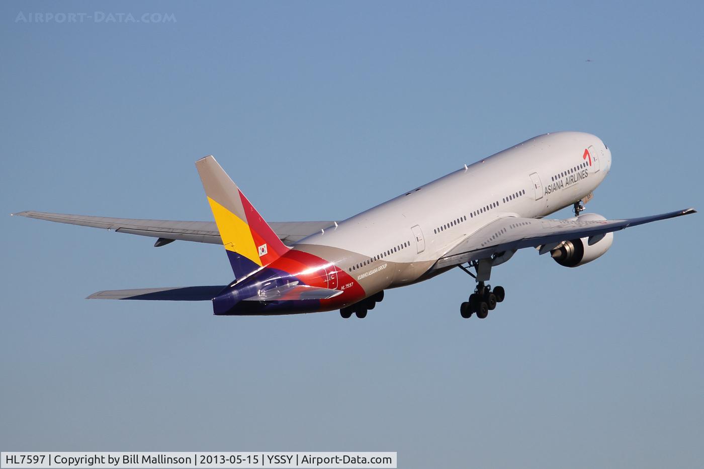HL7597, 2001 Boeing 777-28E/ER C/N 28686, AWAY FROM 16L