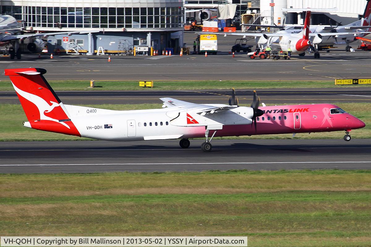 VH-QOH, 2006 Bombardier DHC-8-402 Dash 8 C/N 4132, BREAST CANCER AWARENESS