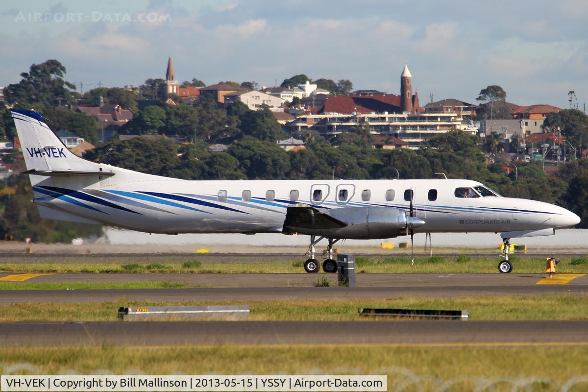 VH-VEK, 1994 Fairchild SA-227DC Metro 23 C/N DC-845B, TAXIING