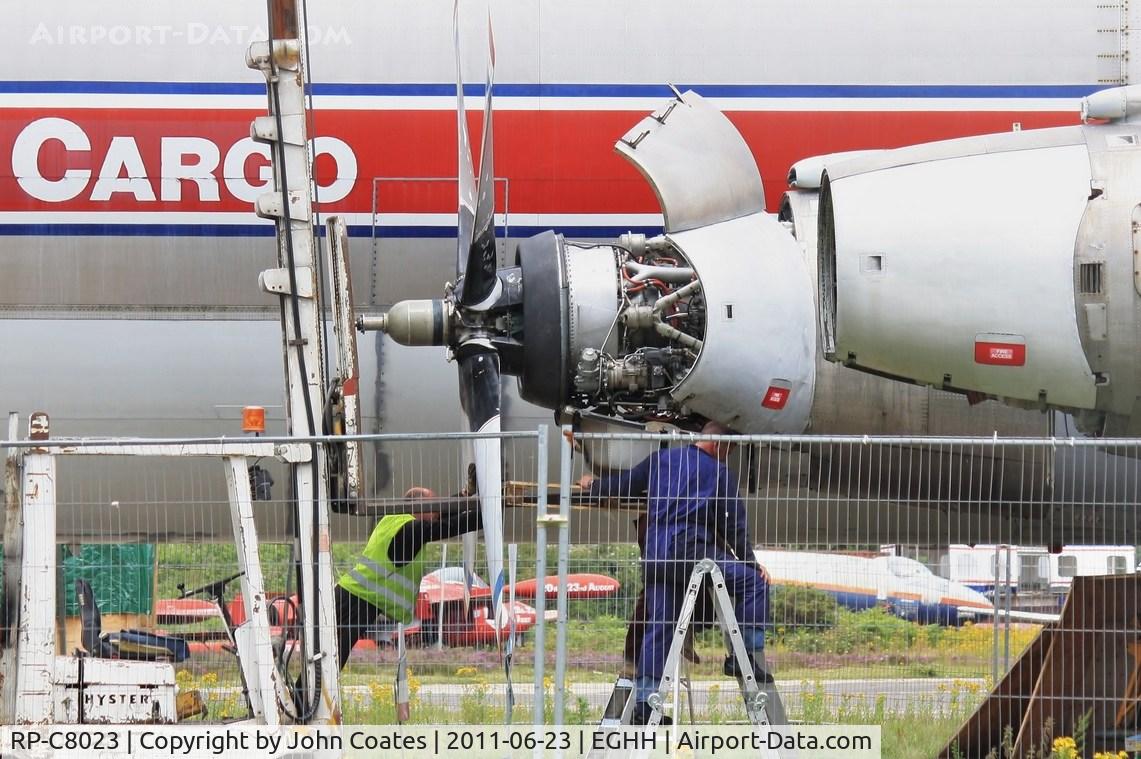 RP-C8023, 1969 Canadair CL-44-0 Skymonster C/N 16, Engine installation progressing