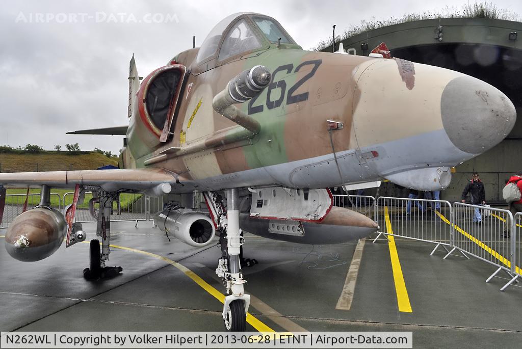N262WL, Douglas A-4N Skyhawk C/N 14465, at Phantom flyout