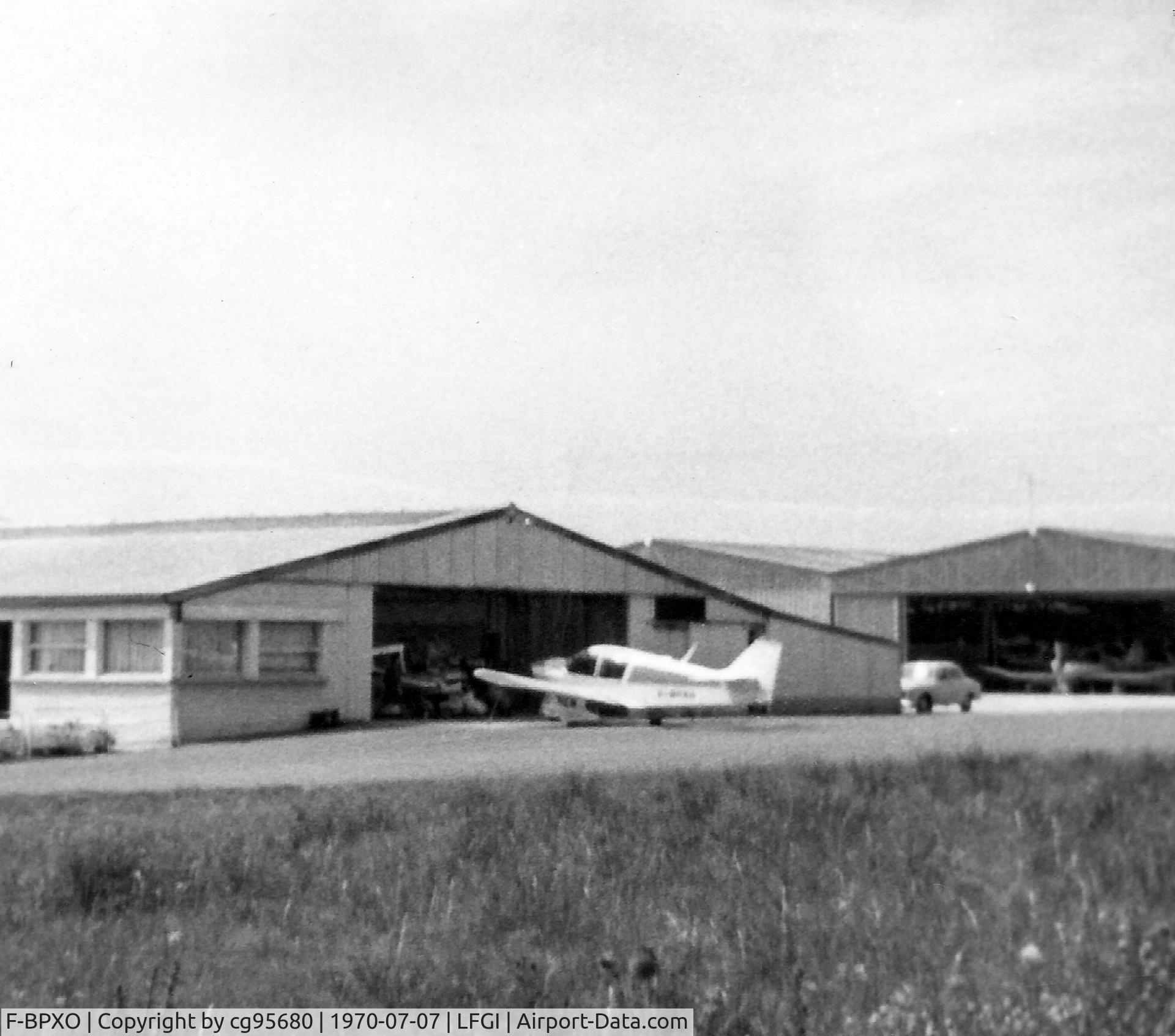 F-BPXO, Robin HR-100-180 C/N 001, F-WPXO  n° 001 experimetal : in front of Robin plant in Darois