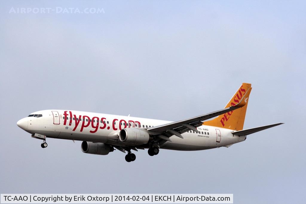 TC-AAO, 2000 Boeing 737-86N C/N 28619, TC-AAO landing on rw 22L