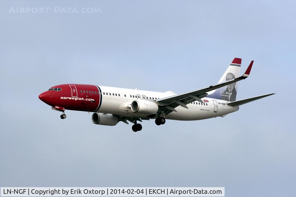 LN-NGF, 2012 Boeing 737-8JP C/N 39017, LN-NGF landing on rw 22L