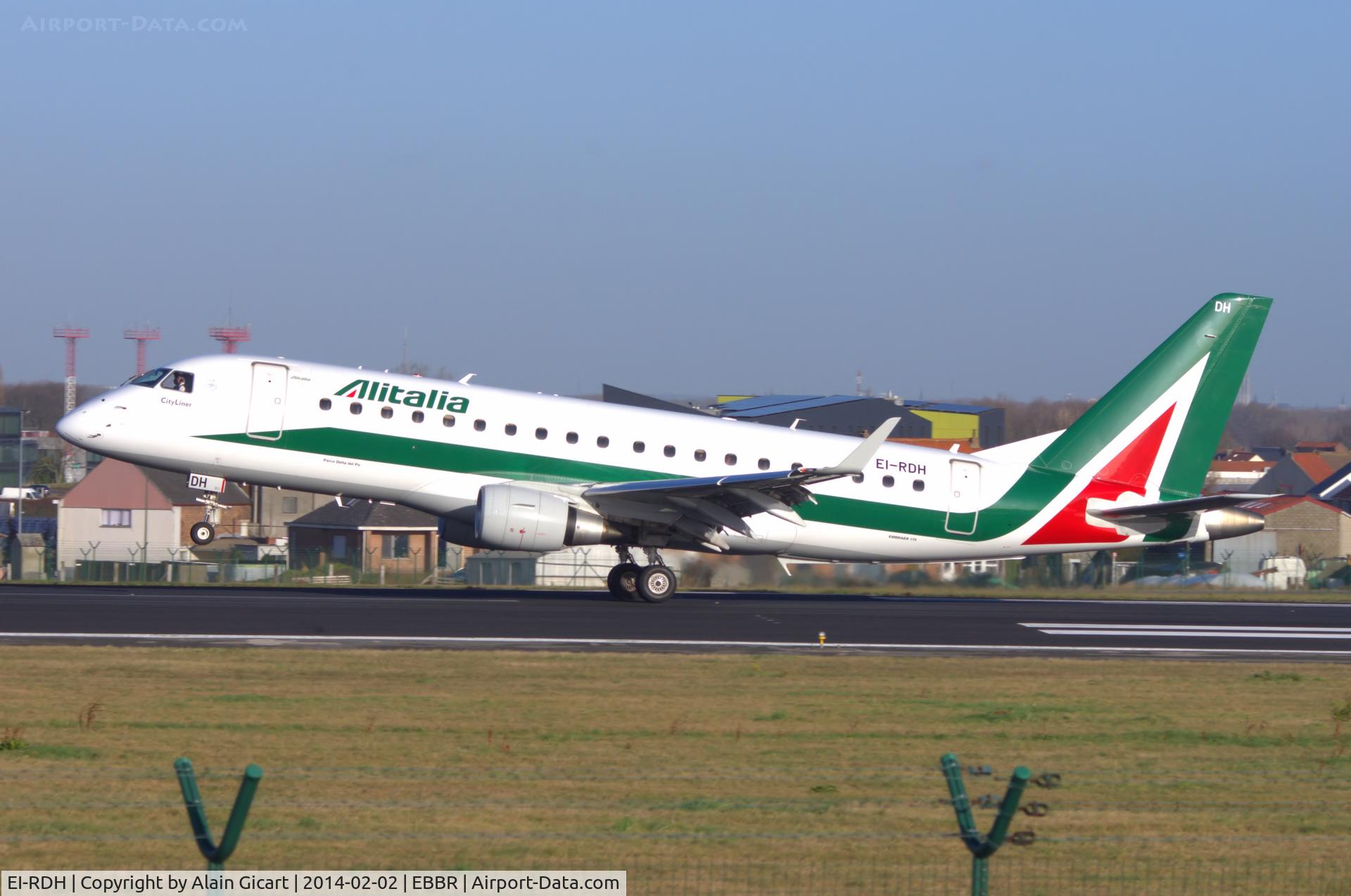 EI-RDH, 2012 Embraer 175LR (ERJ-170-200LR) C/N 17000339, Landing