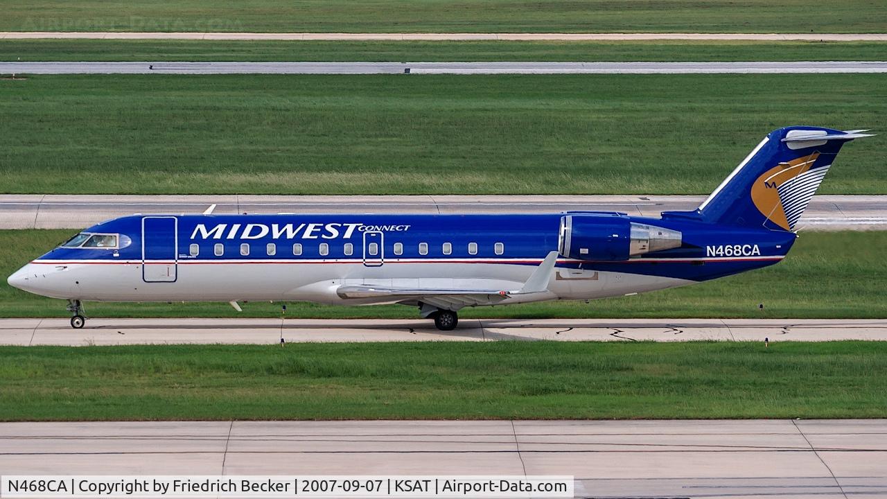 N468CA, 2002 Bombardier CRJ-200ER (CL-600-2B19) C/N 7649, taxying to the active