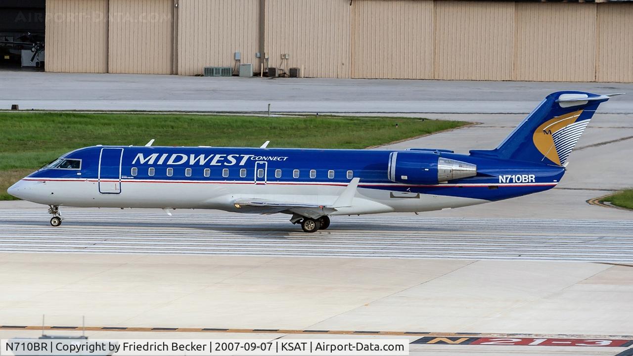 N710BR, 2003 Bombardier CRJ-200ER (CL-600-2B19) C/N 7852, line up for departure