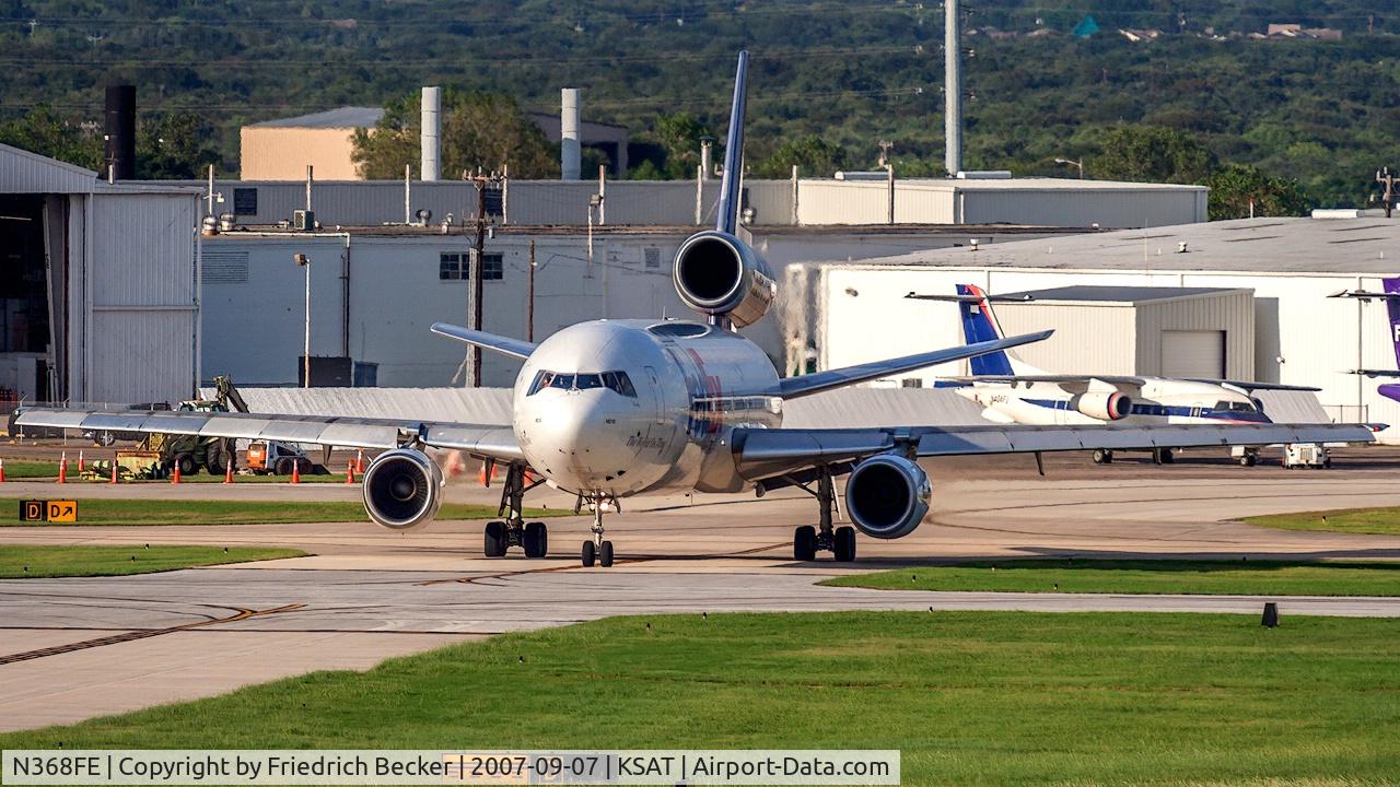 N368FE, 1971 McDonnell Douglas MD-10-10F C/N 46606, taxying to the active
