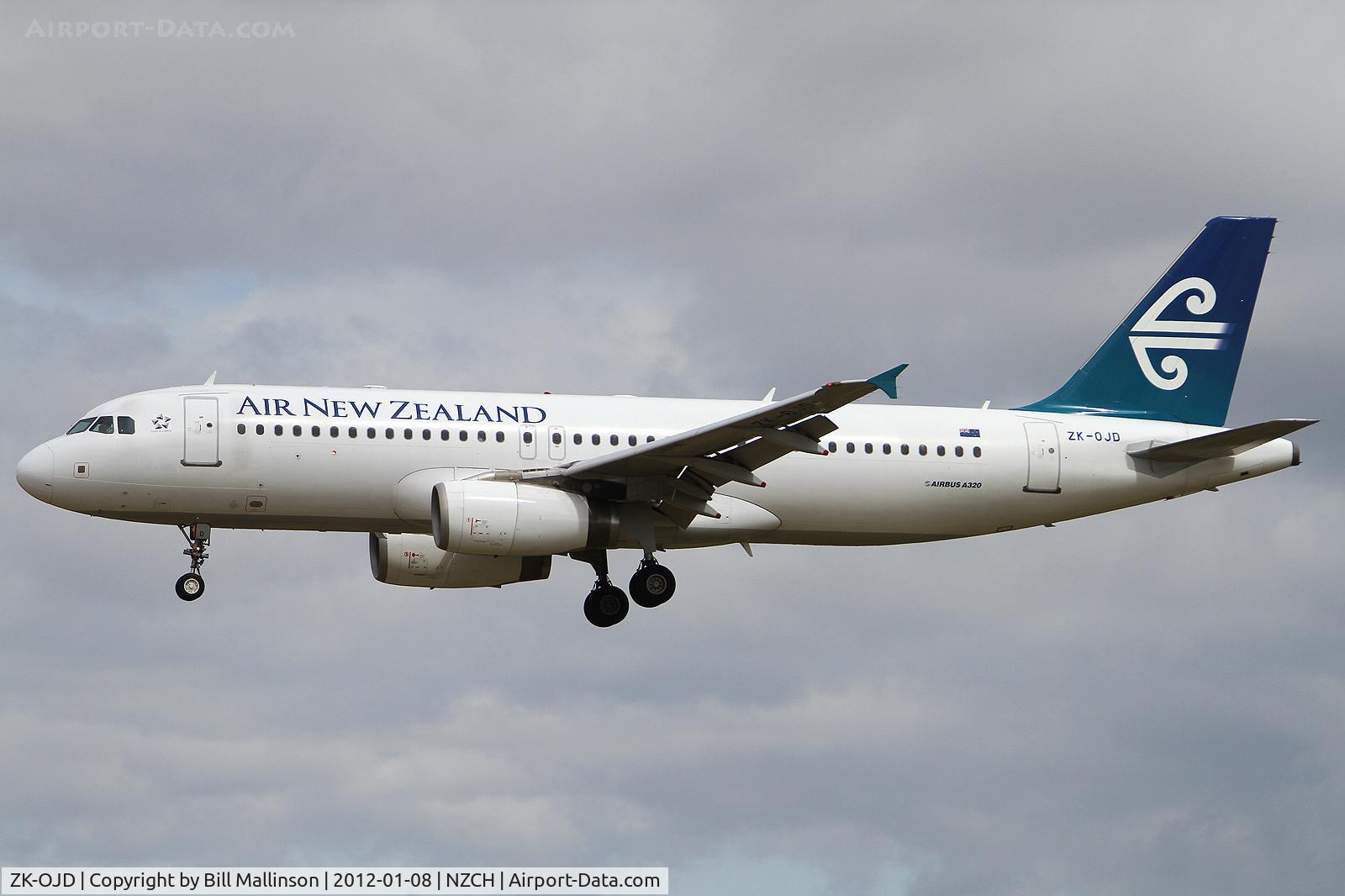 ZK-OJD, 2003 Airbus A320-232 C/N 2130, finals to 02