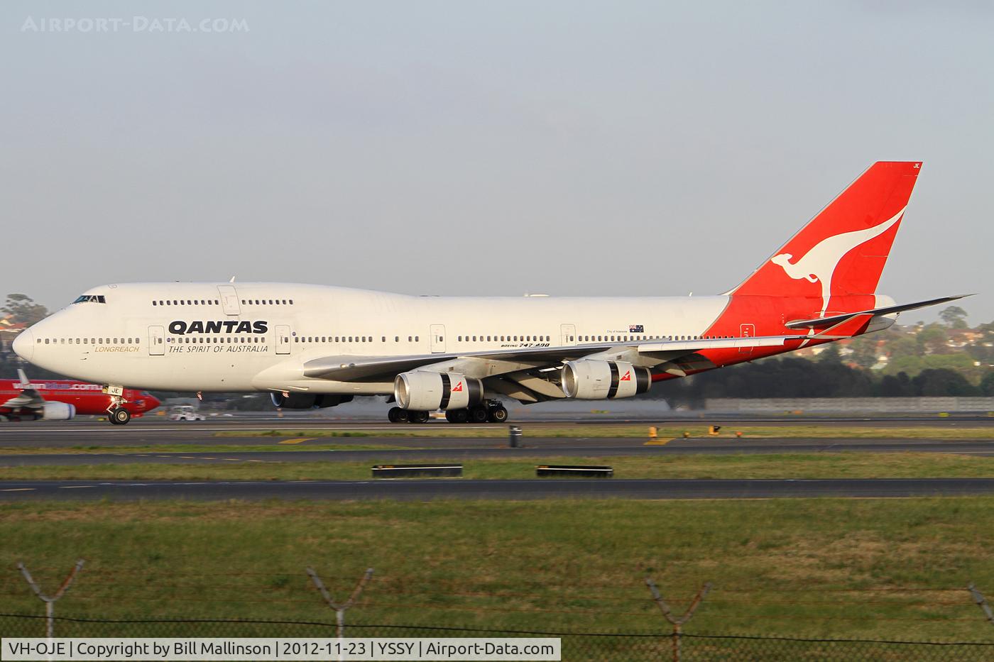 VH-OJE, 1989 Boeing 747-438 C/N 24482, landed on 16R