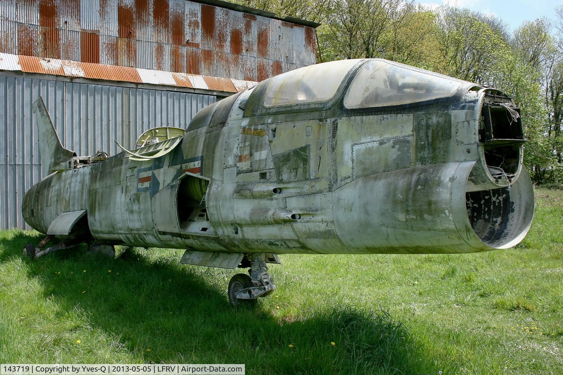 143719, Vought F-8A Crusader Crusader C/N 86, LTV F-8A Crusader, MaVaMo Museum, Vannes-Meucon Airport  (LFRV-VNE)