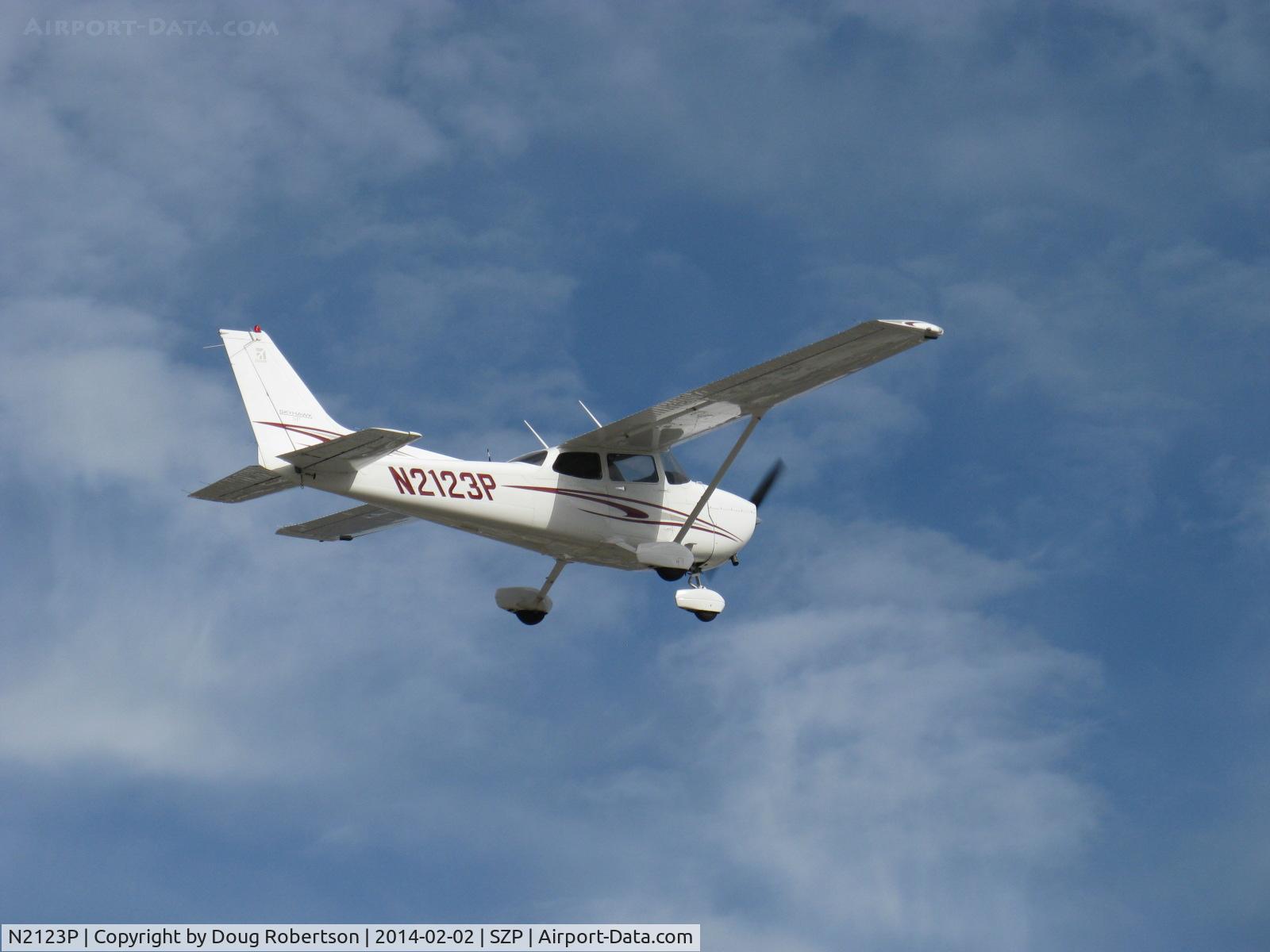 N2123P, 2005 Cessna 172S C/N 172S10000, 2005 Cessna 172S SKYHAWK SP, Lycoming IO-360-L2A 180 Hp, CS prop, takeoff climb Rwy 04