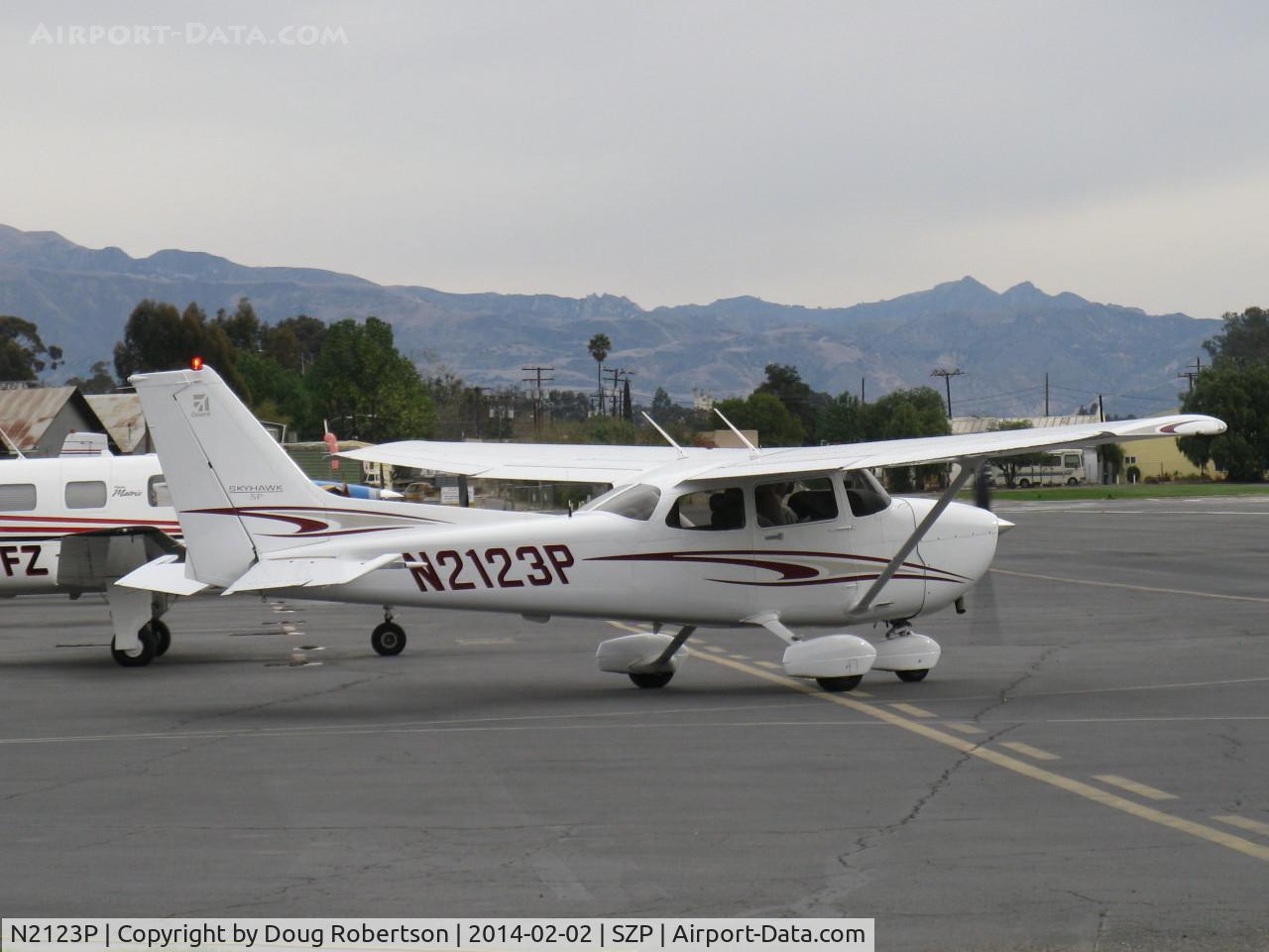 N2123P, 2005 Cessna 172S C/N 172S10000, 2005 Cessna 172S SKYHAWK SP, Lycoming IO-360-L2A 180 Hp, CS prop, spotting to transient ramp