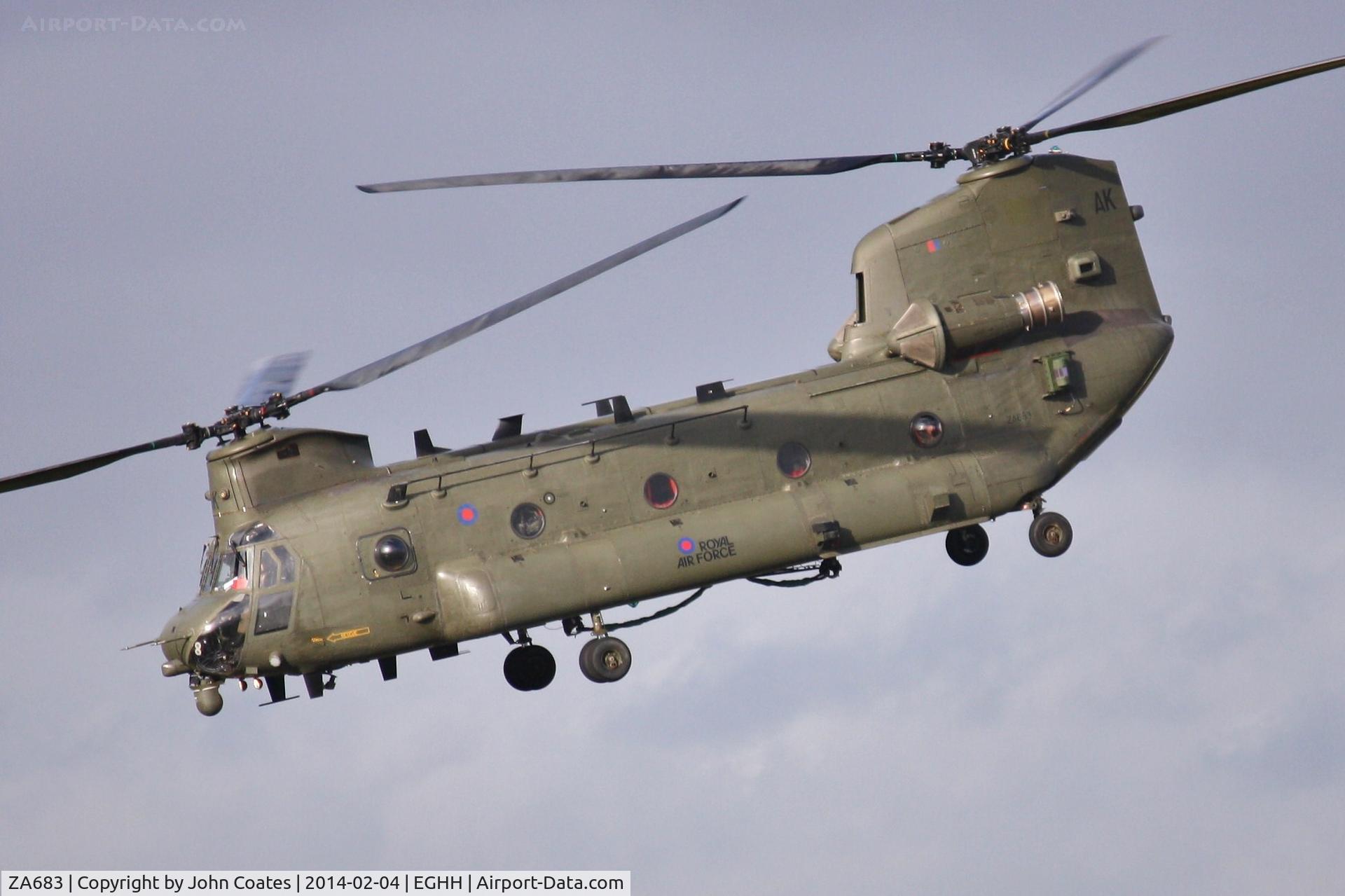 ZA683, Boeing Vertol Chinook HC.4 C/N MA014/M7031, Departing after fuel stop