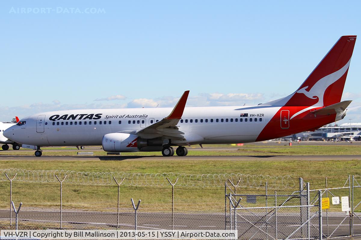 VH-VZR, 2011 Boeing 737-838 C/N 34193, TAXI TO 34L