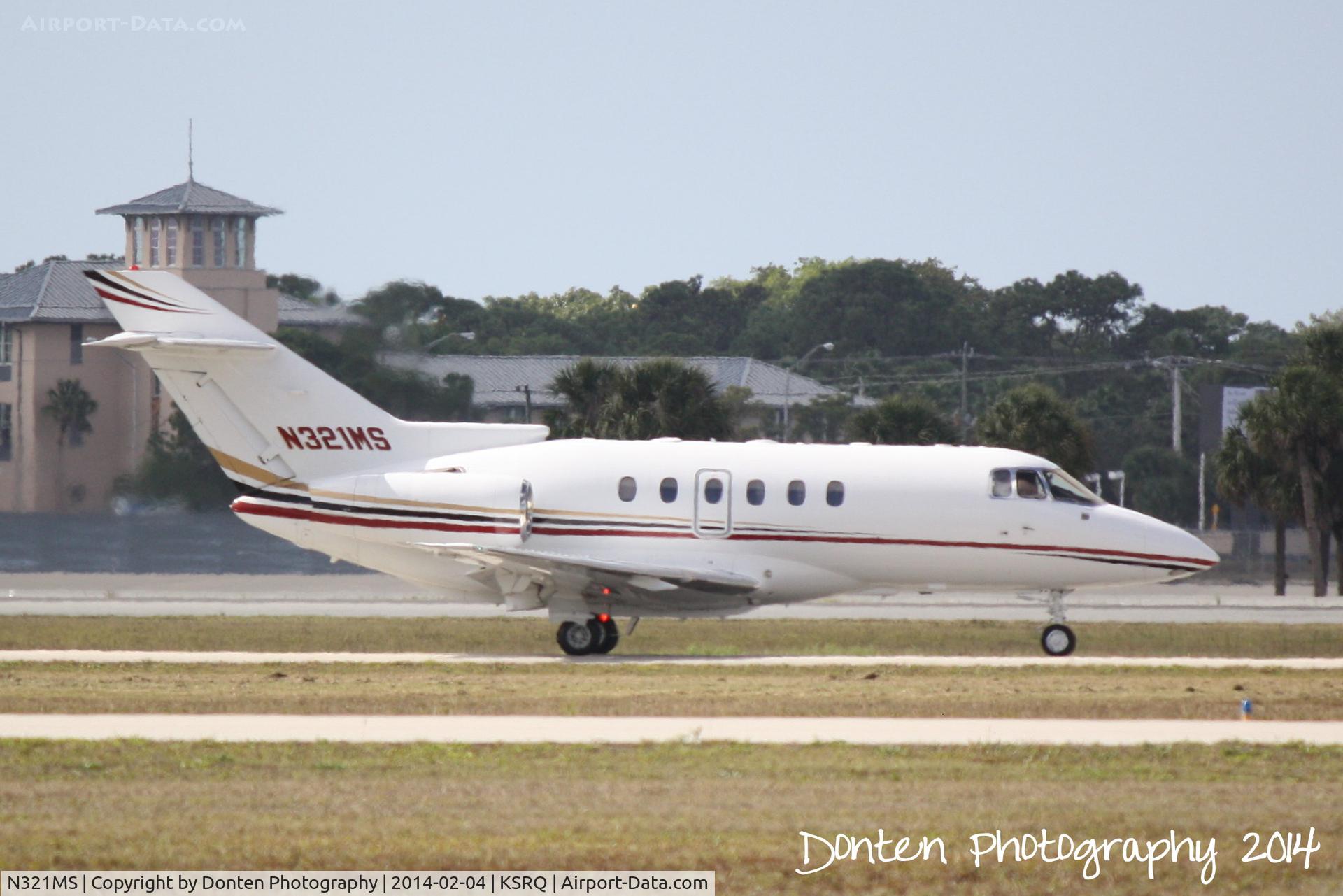 N321MS, 2001 Raytheon Hawker 800XP C/N 258515, Raytheon Hawker 800 (N321MS) taxis at Sarasota-Bradenton International Airport