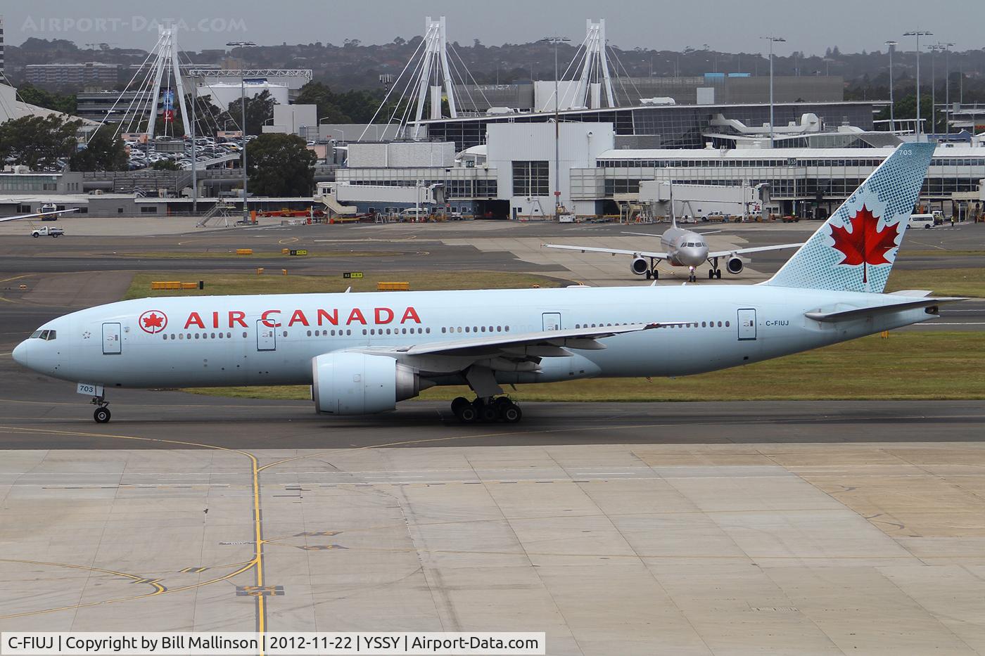 C-FIUJ, 2007 Boeing 777-233/LR C/N 35244, TAXI TO 16R