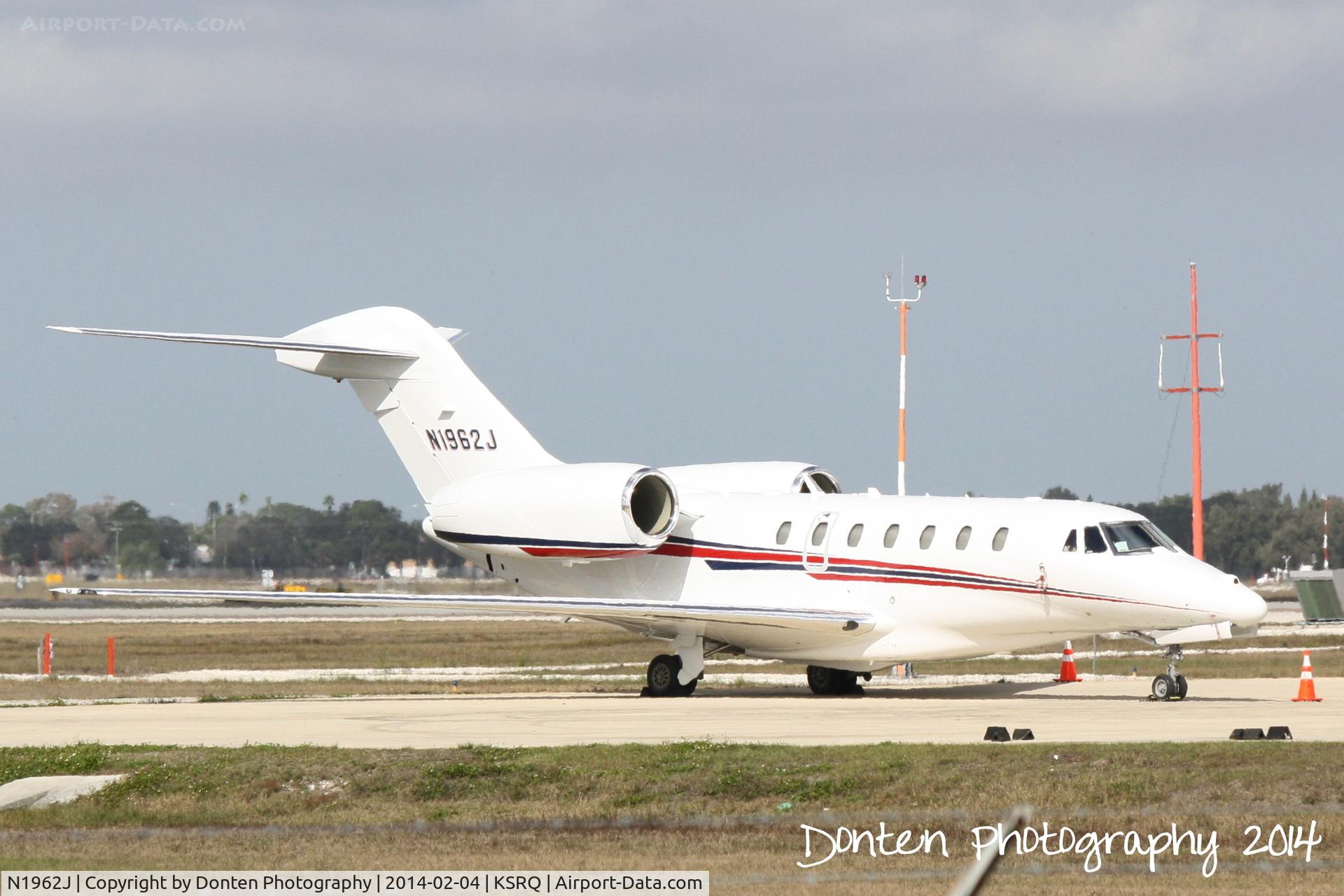 N1962J, 2005 Cessna 750 Citation X C/N 750-0240, Cessna Citation X (N1962J) sits on the ramp at Rectrix