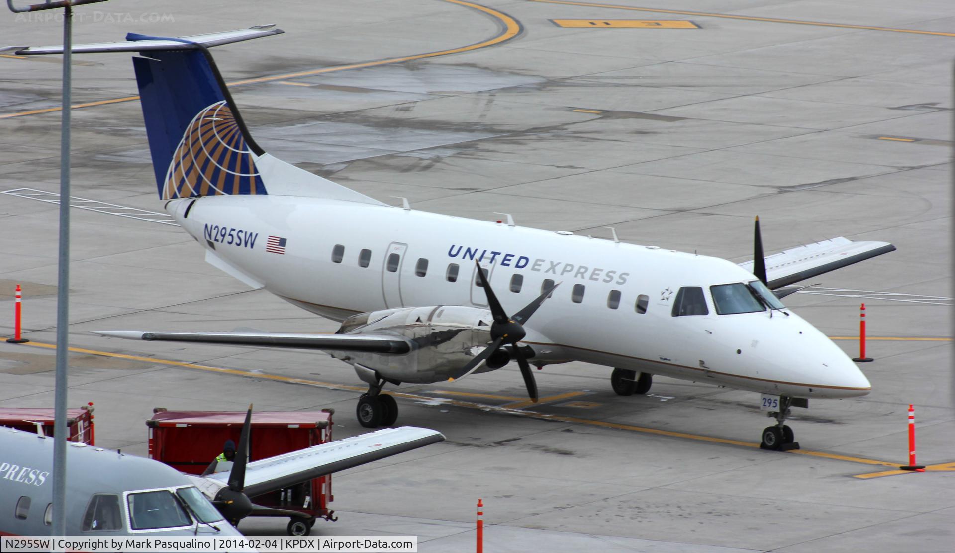 N295SW, 1996 Embraer EMB-120ER Brasilia C/N 120.322, EMB-120ER