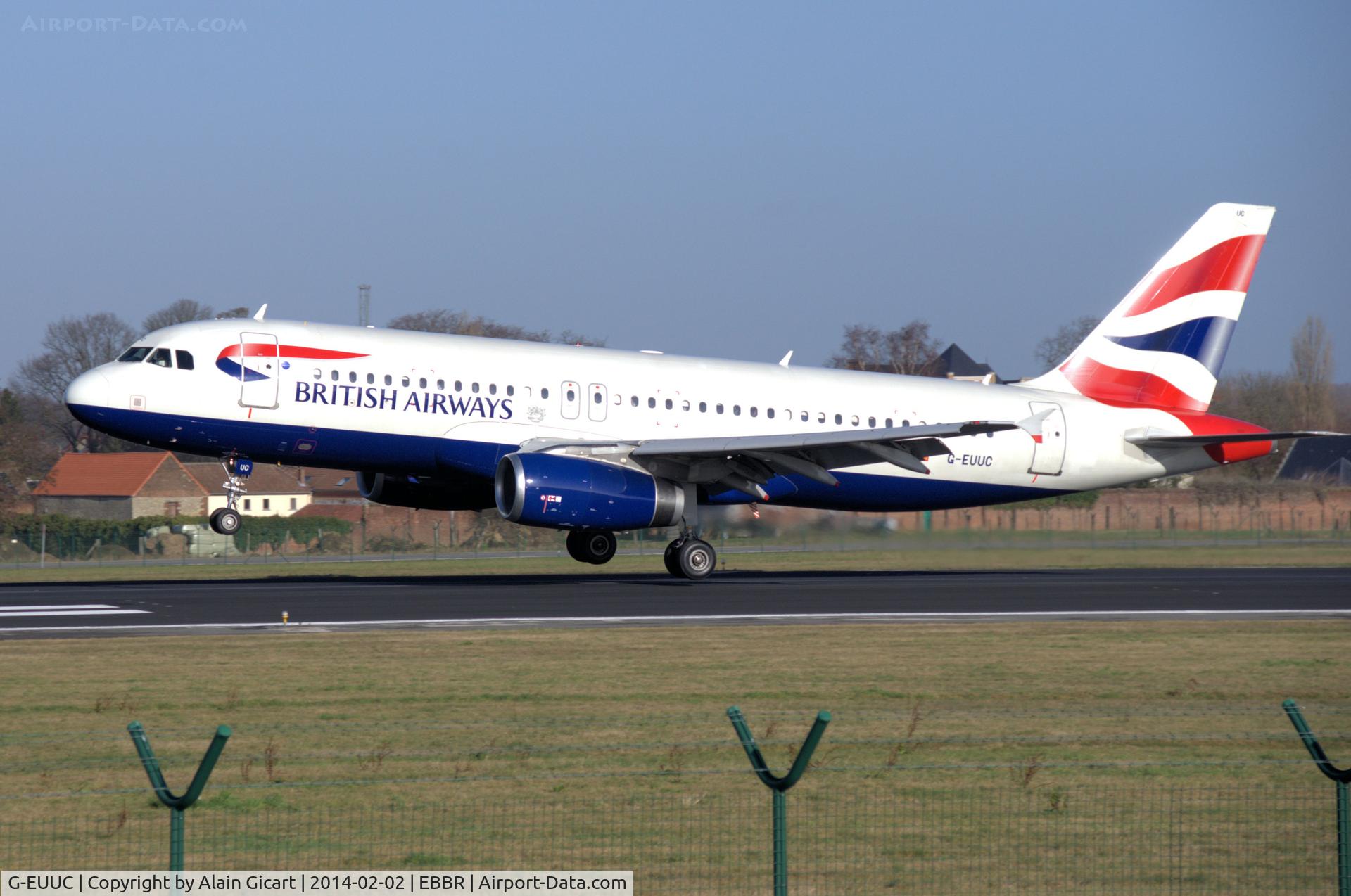 G-EUUC, 2001 Airbus A320-232 C/N 1696, Landing